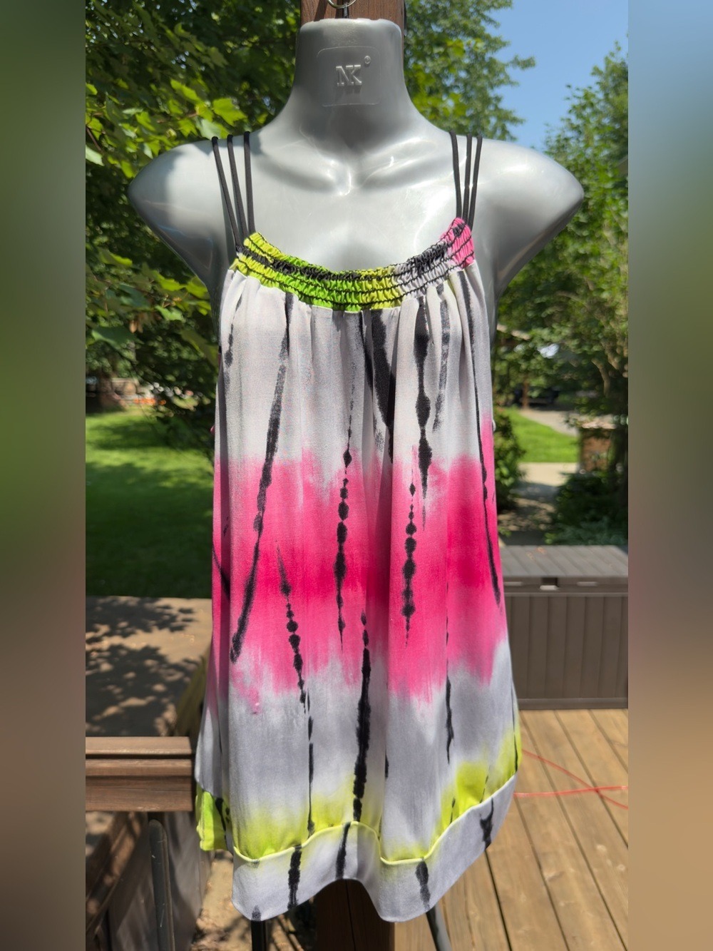 •3👚/ 25$ -Suzy Shier Pink, Gray & Lime Tie-Dye Spaghetti Strap Tank | Large - Picture 2 of 7